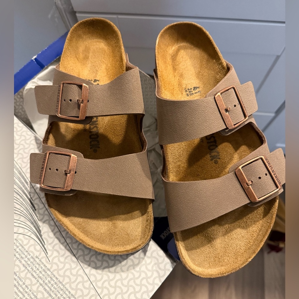 NEW Birkenstock Arizona EU 41 US 10 (Women’s) 8 (men’s)
